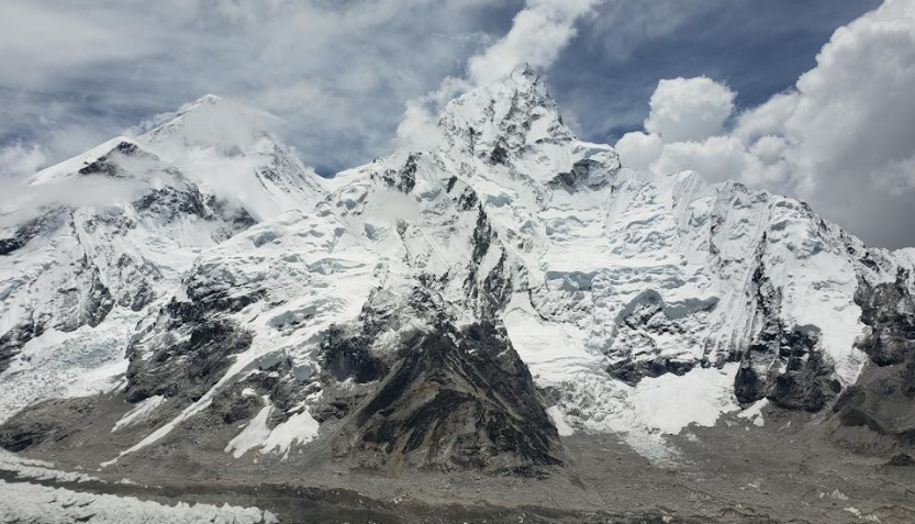 에베레스트, 고요한 정상의 꿈을 향한 등산 탐험기