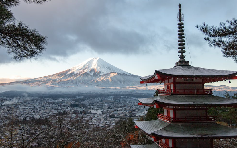일본의 영광, 후지산: 자연의 위대함과 등반의 도전